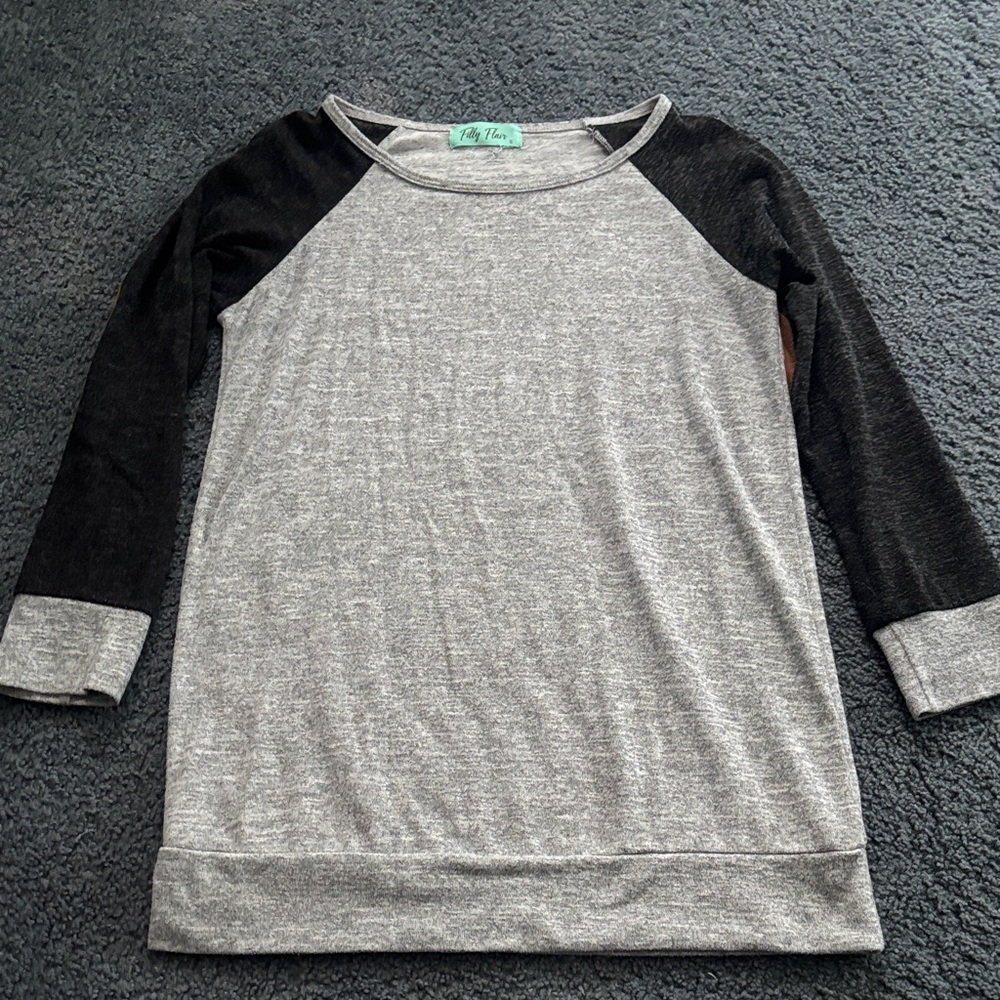 Filly Flair Gray and Black top Raglan Shirt size small